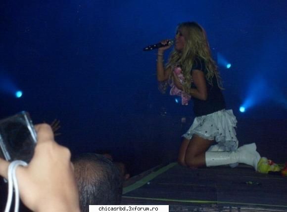 14 poze cu anny de la concerte :x